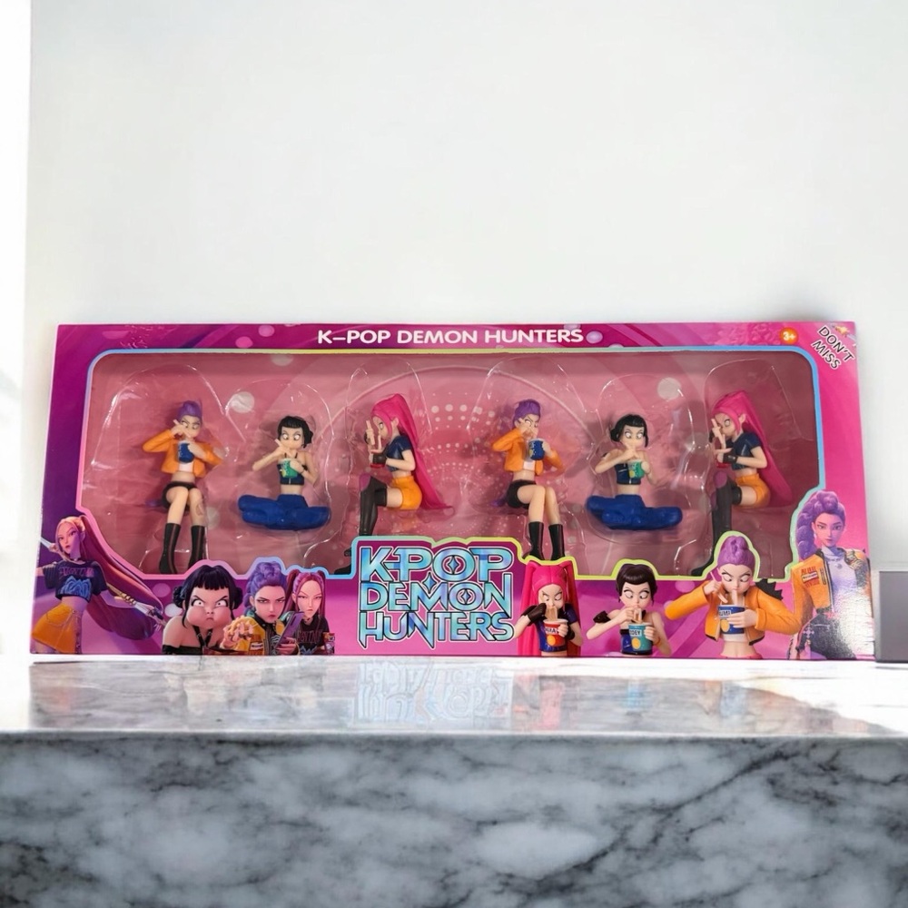 K-Pop Demon Hunters Action Figure Set - Pink and Blue